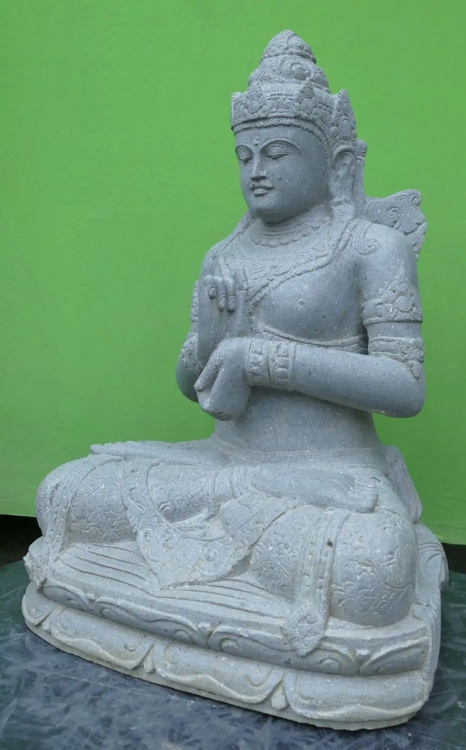  Product image 12 of the product “Seated Dewi Sri made of Riverstone in Dharmachakra gesture of wheel of the teaching of the Dharma, H. 80cm. ”
